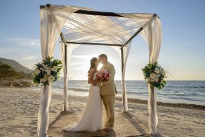 hotel-mousai-beach-wedding