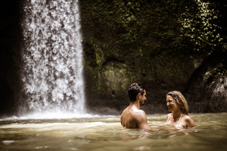 couple-at-waterfall