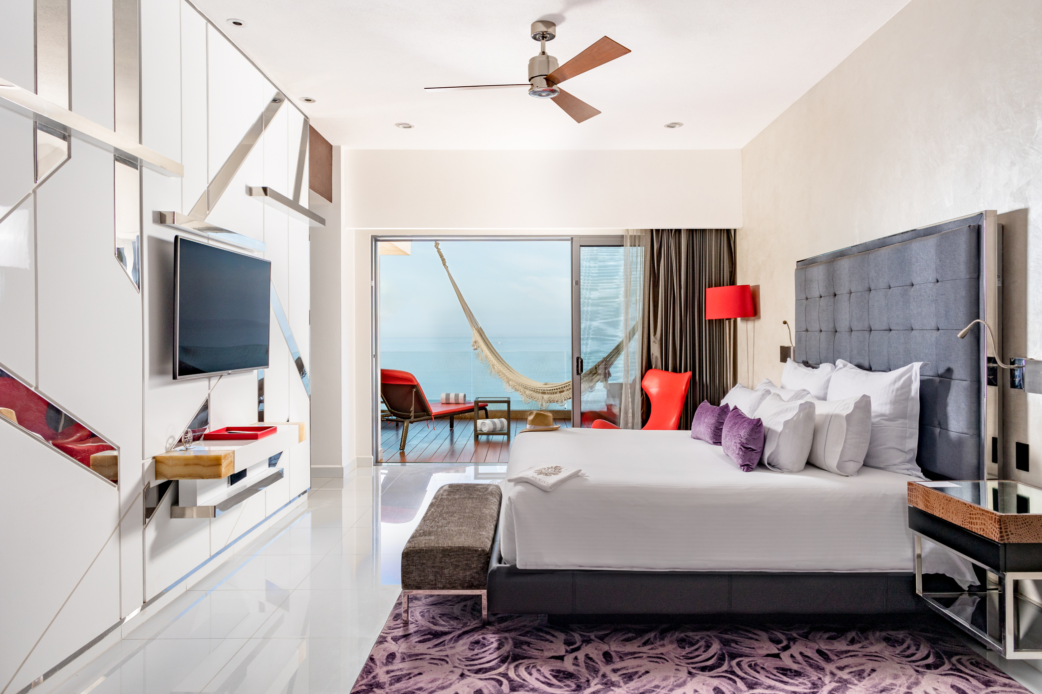 honeymoon-suite-bedroom