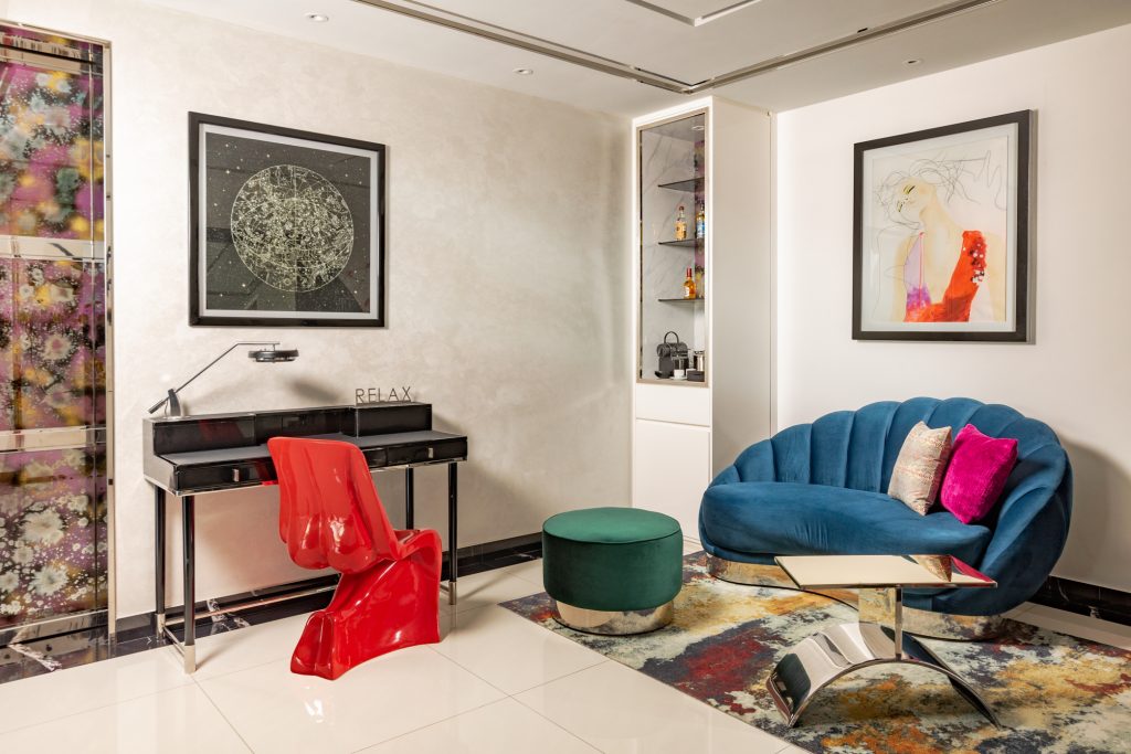 hotel-mousai-two-ultra-suite-connected-south-living-room