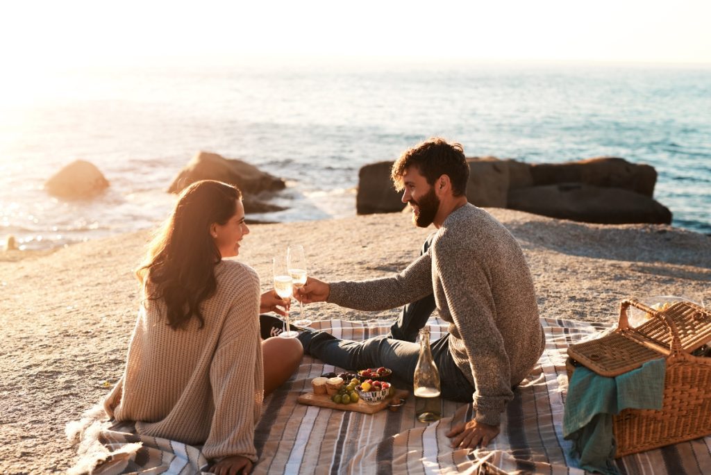 romantic-beach-picnic